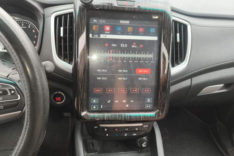 Used SWM X7 2016 1.8L Manual Luxury Edition 7 Seats Audio And AC Panel