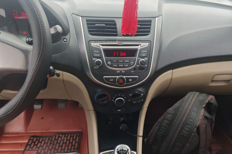 Used Hyundai Verna (older generation) 2014 1.4L Manual Smart GLS Trim Audio And AC Panel