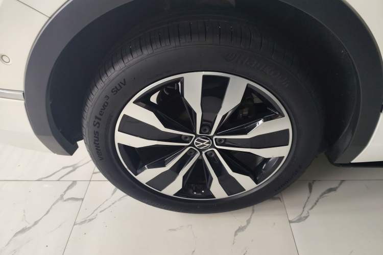 Used Volkswagen Tiguan L 2022 330TSI Automatic Two-Wheel Drive R-Line Enhanced Edition
