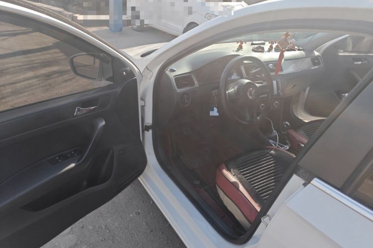 Used Volkswagen Santana 2015 1.6L Manual Fashion Edition