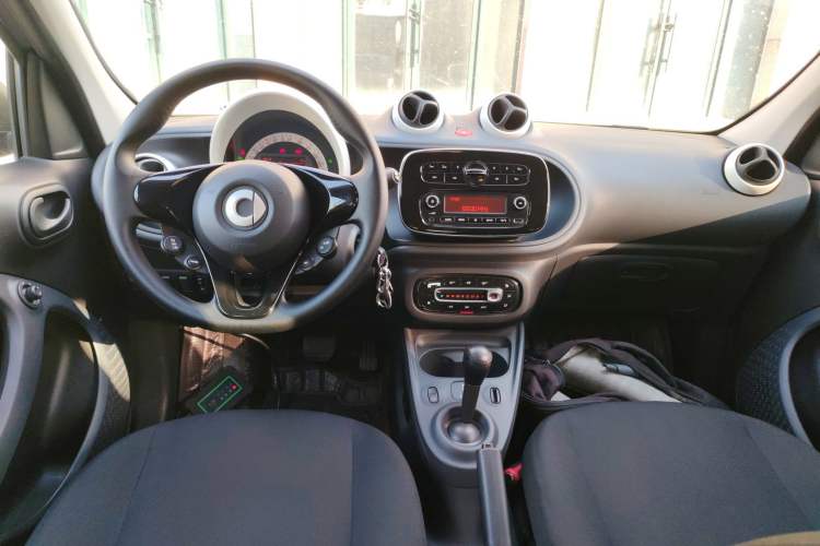 Used smart forfour 2018 1.0L 52 kW Dynamic Edition
