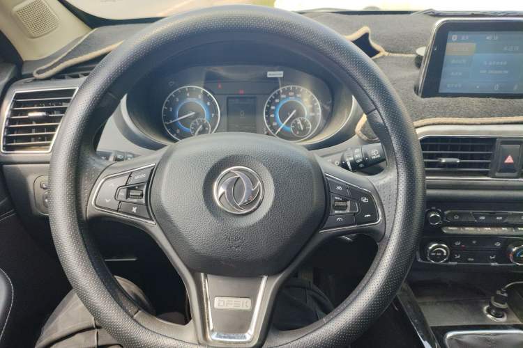 Used Dongfeng Fengon S560 2018 1.8L Manual Urban Model 7 Seats Steering Wheel