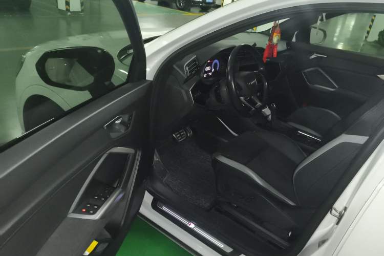 Used Audi Q3 2020 35 TFSI Fashion Dynamic Model Driver Seat