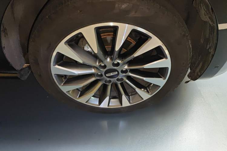 Used Lincoln Navigator 2019 3.5T Prestige Version China VI Standard Right Front Wheel Hub