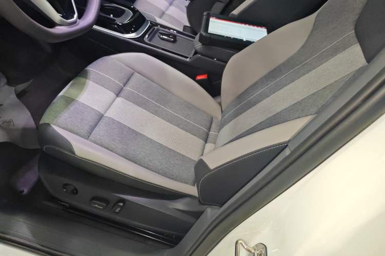 Used Volkswagen ID.4 CROZZ 2025 Pure Edition Left Front Seat