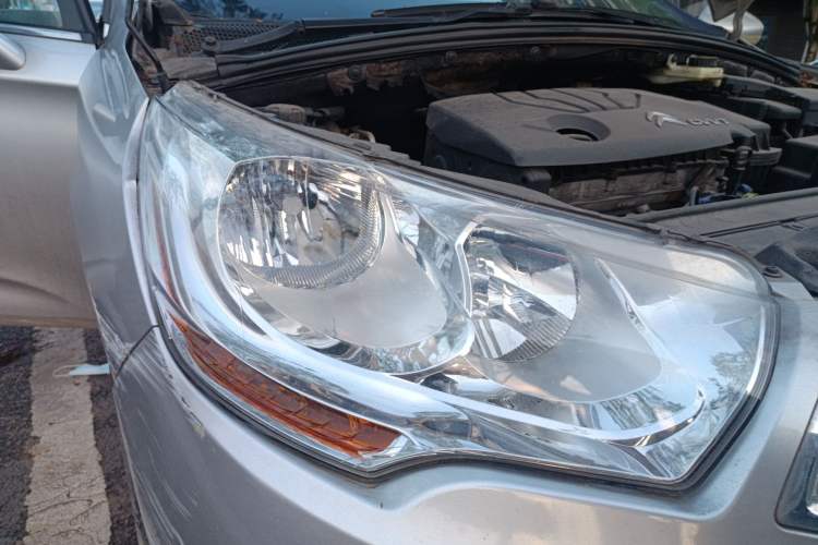 Used Citroen C4L 2013 1.6L Automatic Jingxiang Edition Right Front Headlight