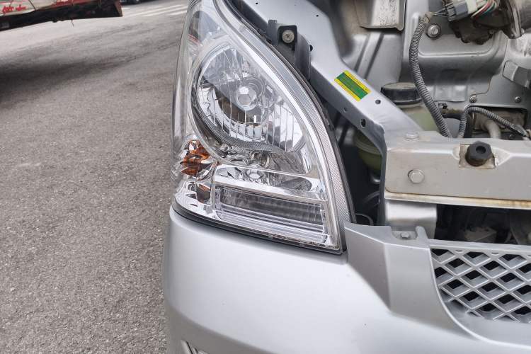 Used Wuling Rongguang EV 2022 Base Model Enclosed-Window Vehicle with 5 Seats Powered by Penghui Battery