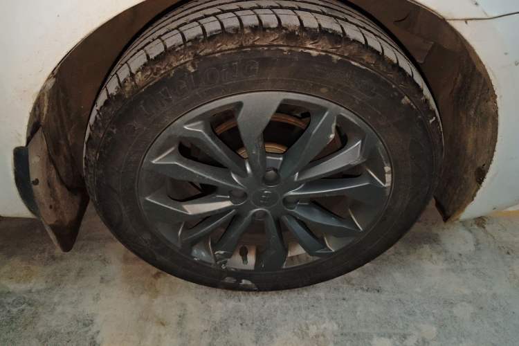 Used Geely Auto Vision 2017 1.5L Automatic Happiness Edition Right Front Wheel Hub