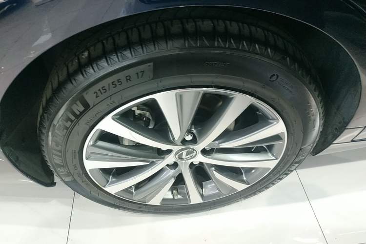 Used Lexus ES 2020 200 Excellence Edition
