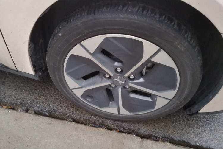 Used XPeng MONA M03 2024 620 with Ultra-Long Range Right Front Wheel Hub