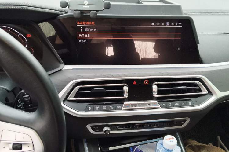 Used BMW X7 2022 xDrive40i Luxury Package with Leading Features Audio And AC Panel