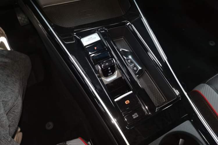 Used Volkswagen Lamando 2025 Lavida L 280TSI DSG Cool & Spicy Edition Gear Lever