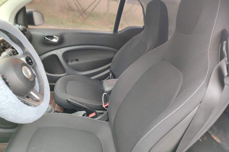 Used smart fortwo 2019 0.9T 66kW Hardtop Wind Power Edition China VI
