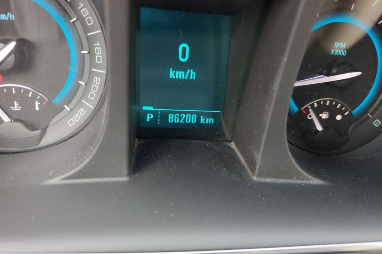 Used Buick GL8 2014 2.4L CT Luxury Business Comfort Edition Odometer Close Up