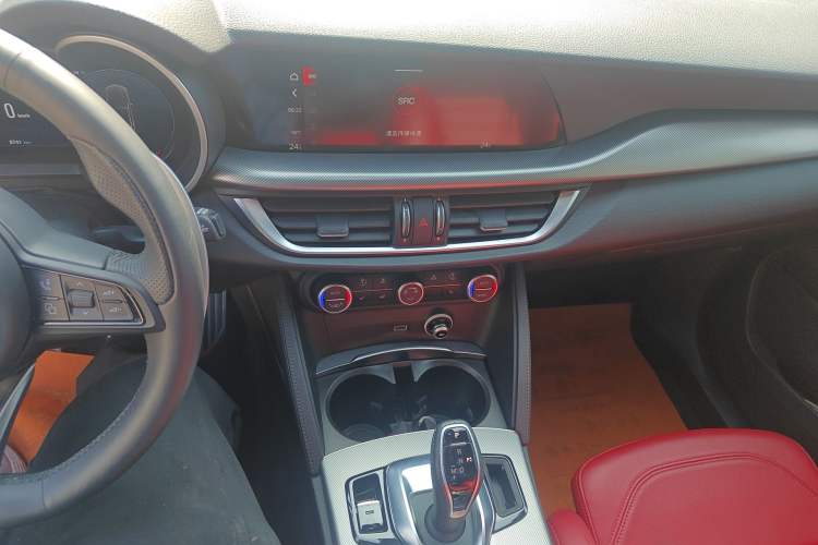 Used Alfa Romeo Stelvio 2023 2.0T 280HP Veloce Track Edition Audio And AC Panel