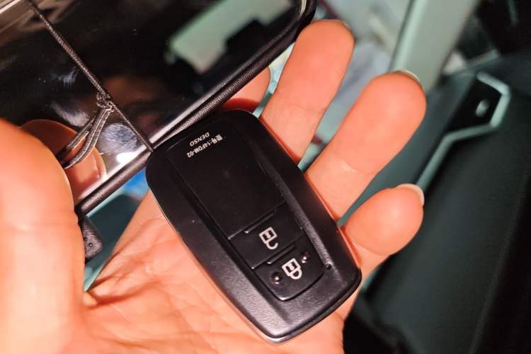 Used Toyota RAV4 2022 2.0L CVT Two-Wheel Drive Fashion Plus Edition Vehicle Key