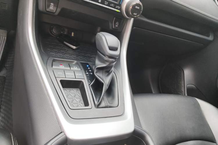 Used Toyota RAV4 2021 2.0L CVT Two-Wheel Drive Fashion Edition
