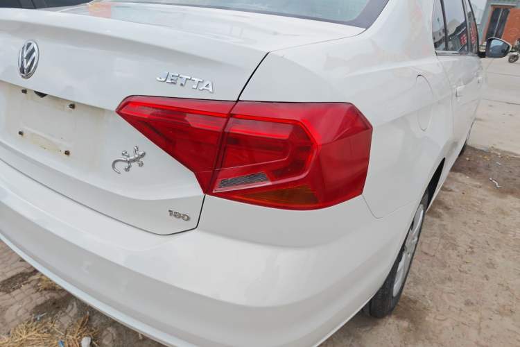 Used Volkswagen Jetta 2017 1.5L Manual Fashion Edition