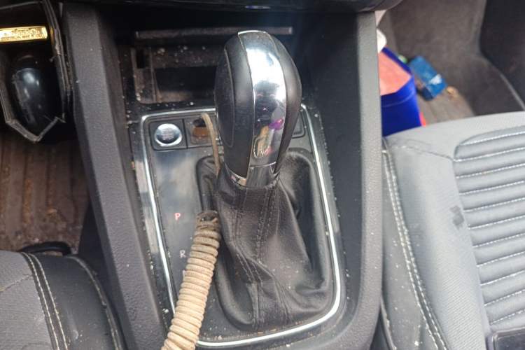 Used Volkswagen Sagitar 2018 1.6L Automatic Comfort Model Gear Lever