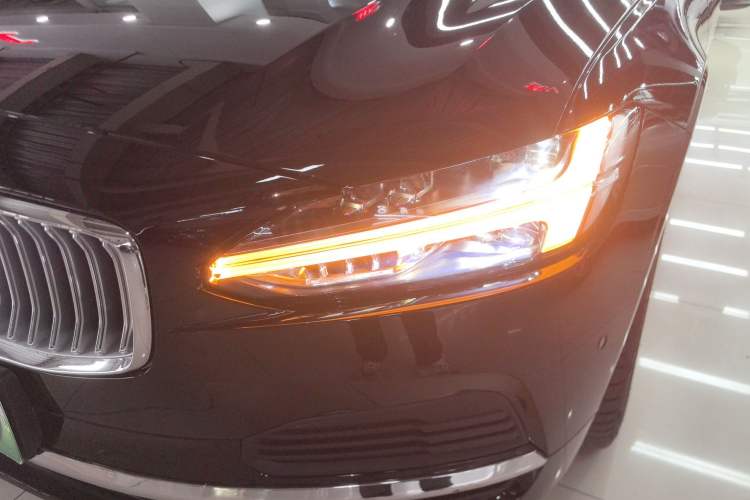 Used Volvo S90 New Energy 2024 Plug-in Hybrid Four-Wheel Drive Long-Range Luxury Smart Edition Left Front Headlight