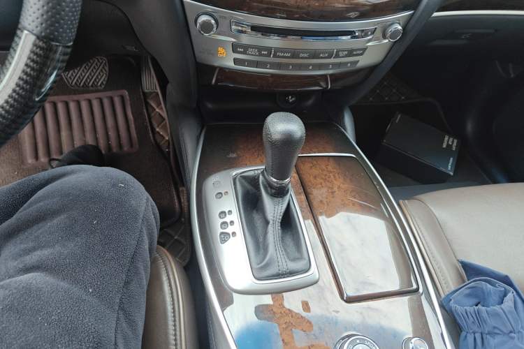 Used Infiniti QX60 2014 2.5 S/C Hybrid Two-Wheel Drive Excellence Edition Gear Lever