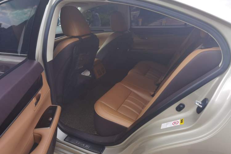 Used Lexus ES 2017 200 30th Anniversary Edition Left Rear Seat