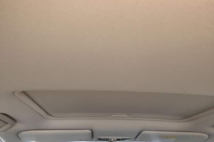 Used Mitsubishi Outlander 2019 2.0L Two-Wheel Drive Comfort Edition 7-Seater China VI Standard
