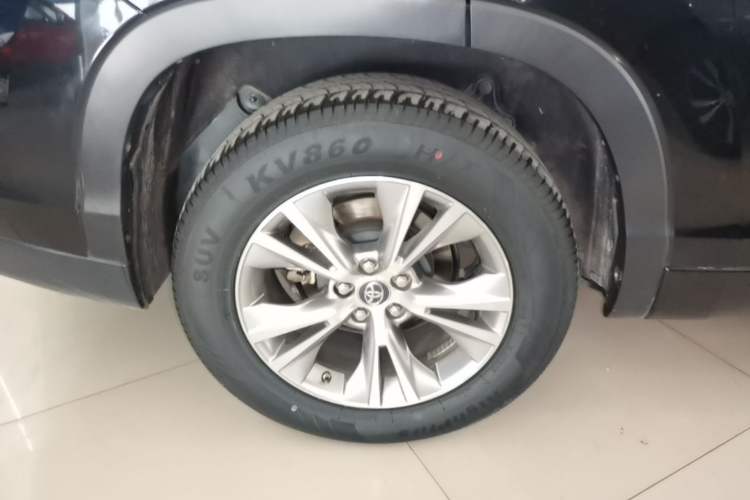 Used Toyota Highlander 2021 2.0T Four-Wheel Drive Elite Edition 7-Seater Right Rear Wheel Hub