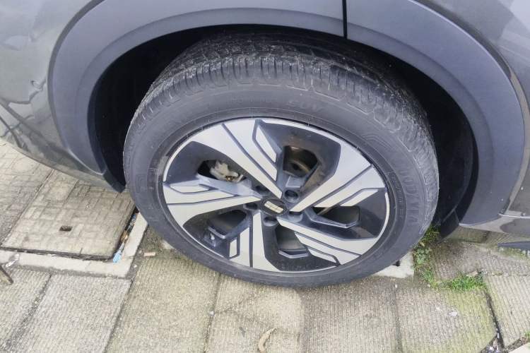 Used Geely Galaxy E5 2024 530km Starship Edition Right Rear Wheel Hub