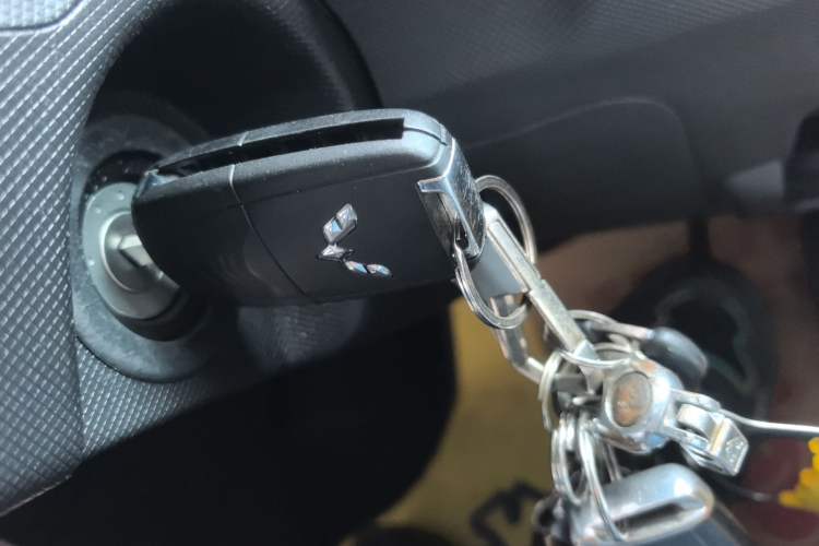 Used Wuling Hongguang MINIEV 2021 Macaron Fashion Model Lithium Iron Phosphate Interior 1