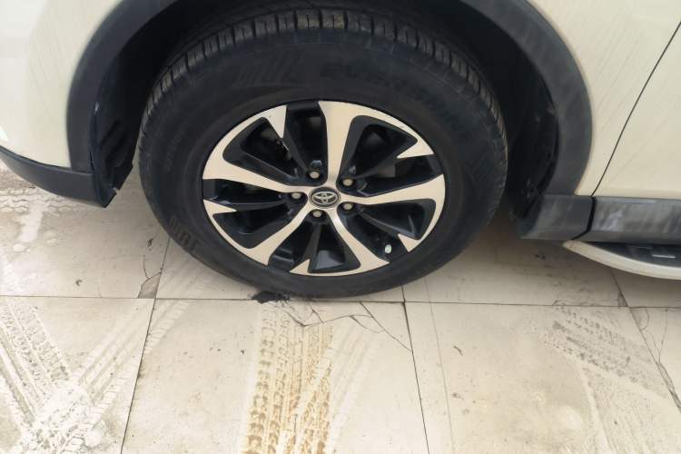 Used Toyota RAV4 2016 2.0L CVT Two-Wheel Drive Fashion Edition China V Standard