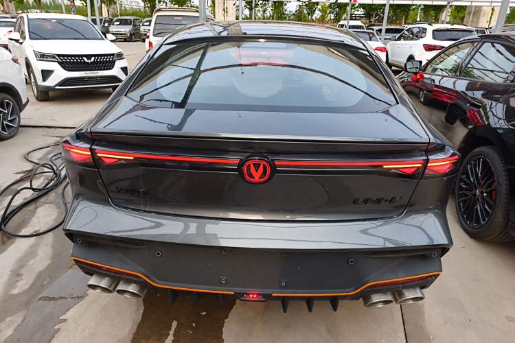 Used CHANGAN UNI-V 2025 Model Third-Generation 2.0T Dynamic Edition Rear