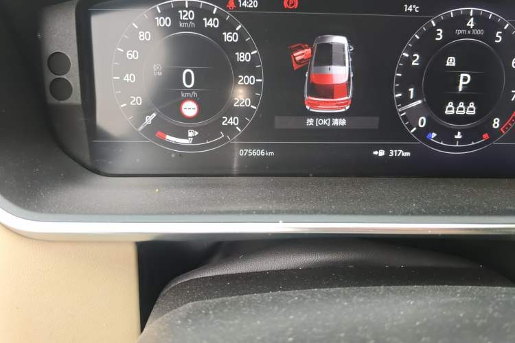 Used Land Rover Range 2021 3.0 L6 Century Extended Classic Edition Odometer Close Up