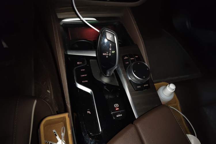 Used BMW 5 Series 2022 Updated 530Li Leading Edition Luxury Package Gear Lever