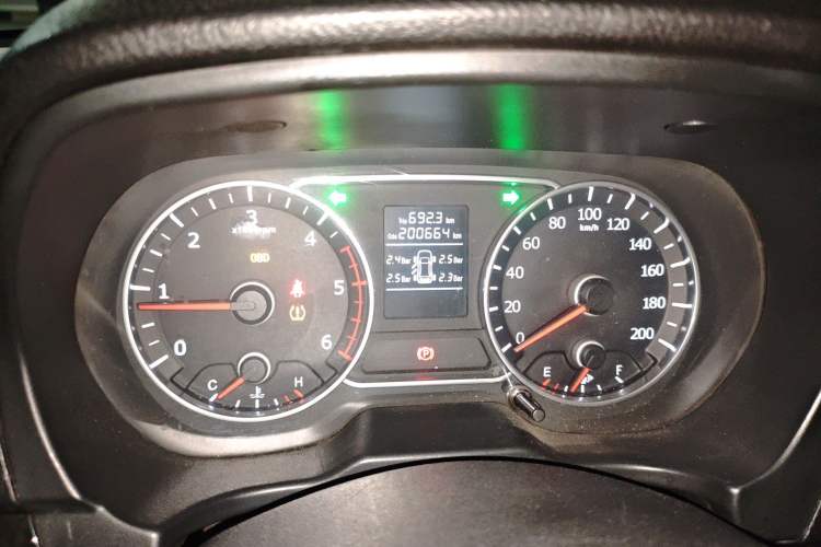 Used Land X8 2015 Explorer Edition 2.0T Diesel 4x4 Luxury Model Odometer Close Up