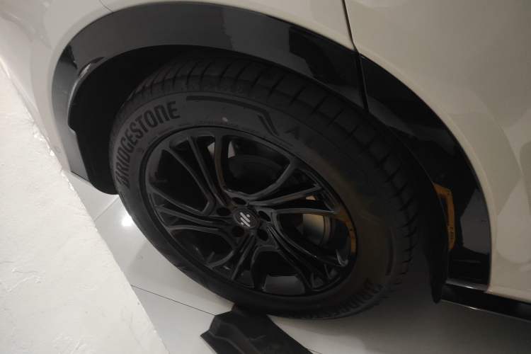 Used IM LS7 2023 90 kWh Elite Rear-Drive Version