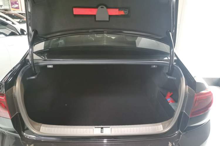 Used Volkswagen Magotan 2024 2 Million Units Zhongxiang Version 330TSI DSG Luxury Edition