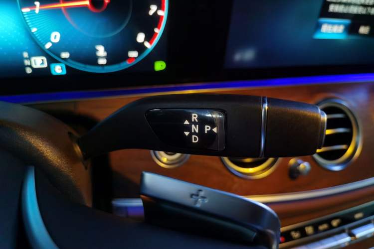 Used Mercedes-Benz E-Class 2023 Updated E 300 L Luxury Edition Gear Lever
