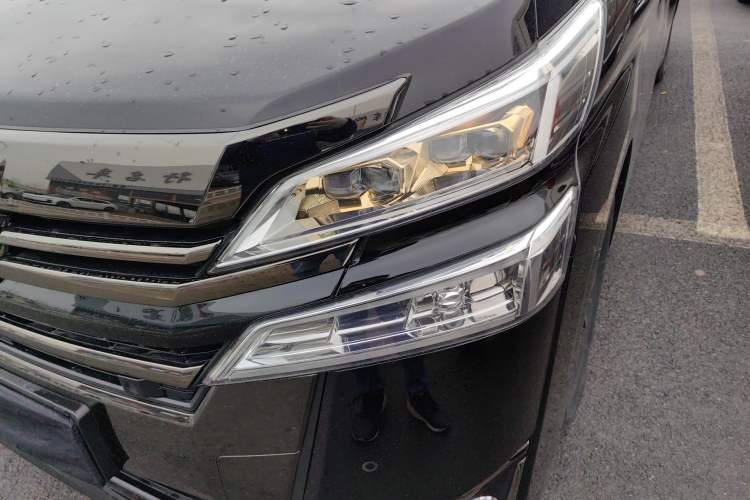 Used Toyota Vellfire 2023 Crown Dual-Engine 2.5L HV Luxury Edition