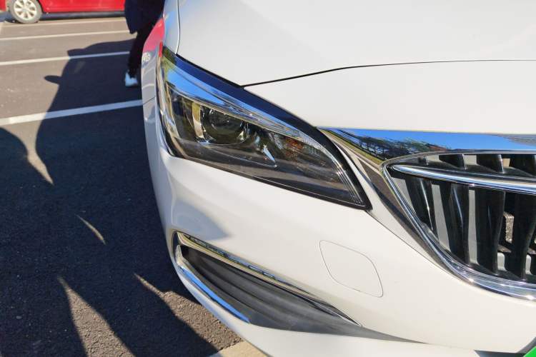 Used Buick Verano 2018 Sedan 15S Automatic Leading Model Right Front Headlight