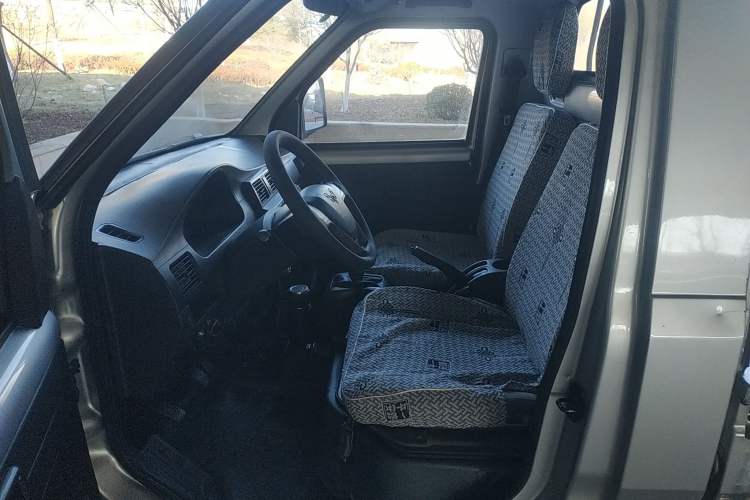 Used Wuling Rongguang Small Truck 2019 1.5L Base Single-Row Emission Standard VI L3C
