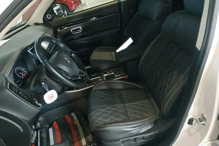 Used Mitsubishi Outlander 2021 Revised Version 2.0L Two-Wheel Drive Enjoyment Edition 5 Seats
