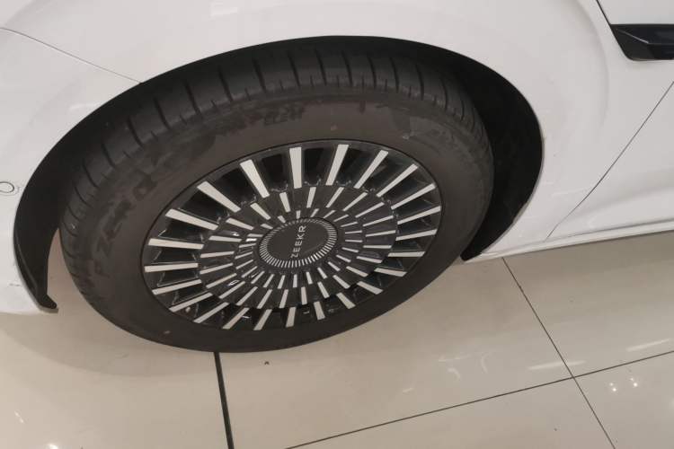 Used Zeekr 009 2024 Six-Seat Executive Version 4WD 108 kWh Left Front Wheel Hub