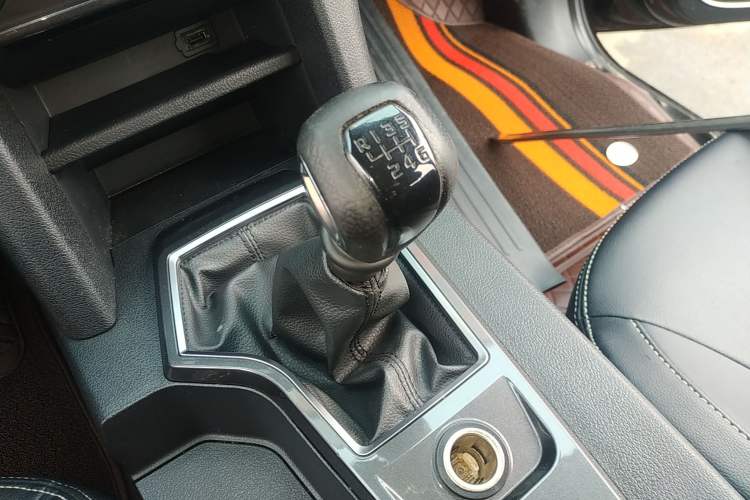 Used JMC Yuhu 7 2020 2.0T Diesel Manual 4x4 Comfort Edition Short Wheelbase China VI Emission Standard JX4D20A6L