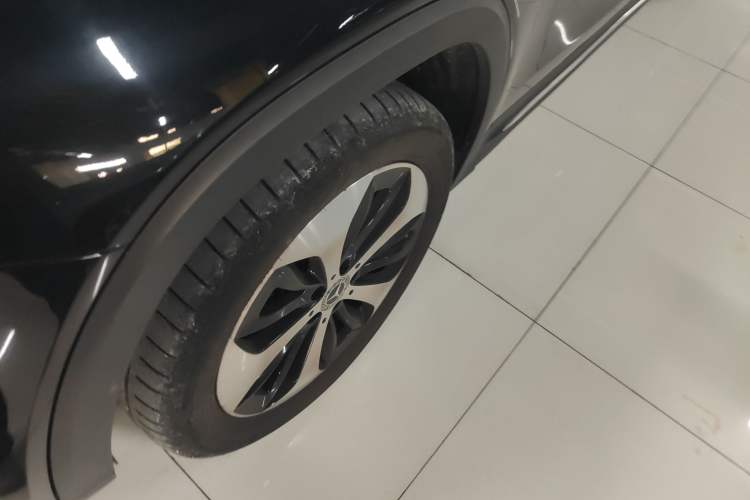 Used Mercedes-Benz GLB 2023 GLB 220 Fashion Model Left Front Wheel Hub