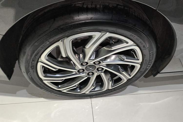 Used Lincoln Z 2022 Facelift iEnjoy Luxury Edition Right Rear Wheel Hub