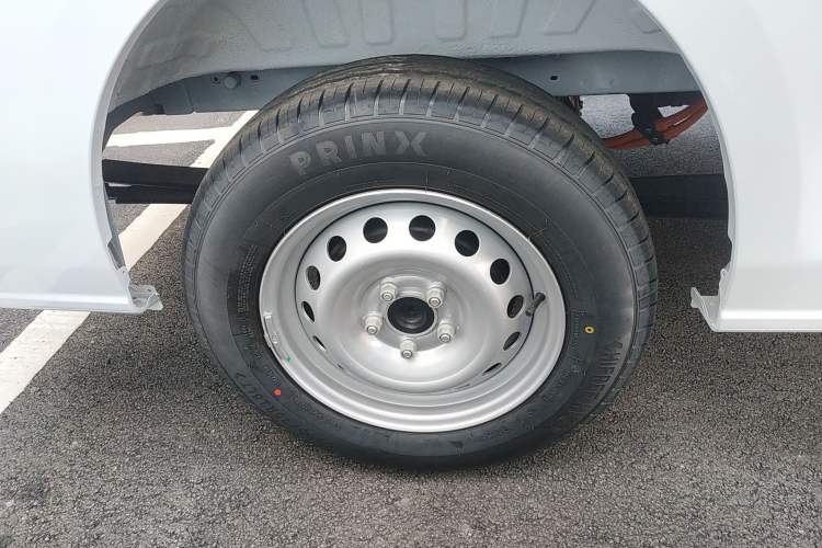 Used JMC E Fushun 2025 Model, Open Window Version, 41.86 kWh, Short Axle, Low-roof
