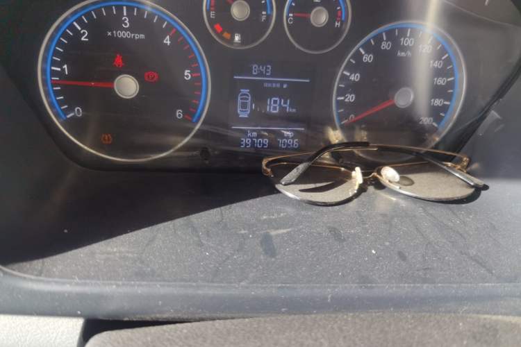 Used Foton Toano 2023 Joy Elephant Multi-Function 2.0T Manual Long-Wheelbase Mid-Roof Model with Single Rear Tire Available in 5/6/7/9-Seater Configurations