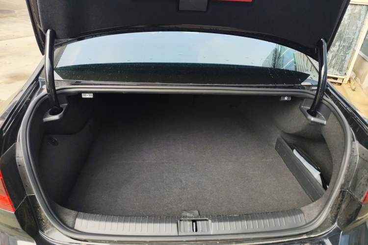 Used Volkswagen Magotan GTE Plug-in Hybrid 2022 GTE Luxury Model Trunk