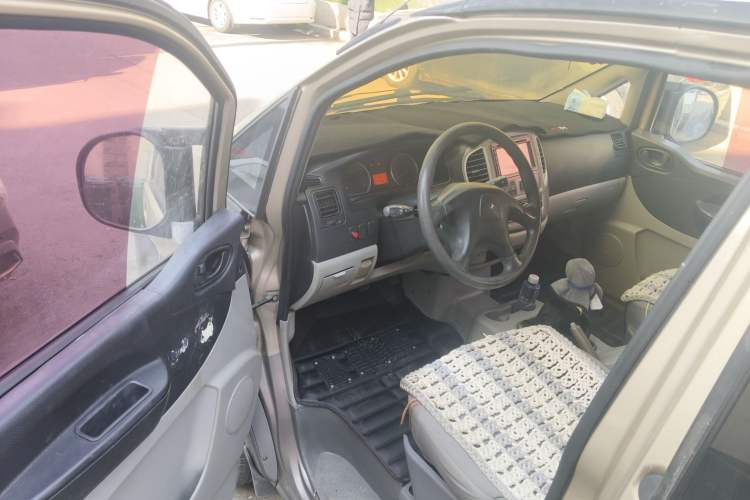 Used FORTHING Lingzhi 2015 M3 1.6L 7-Seater Standard Model Driver Seat